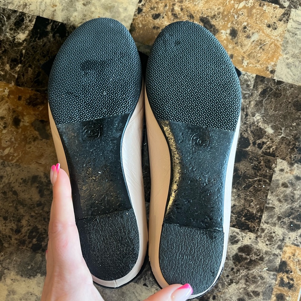 CHANEL Black and Pink Bow Flats - Picture 2 of 5